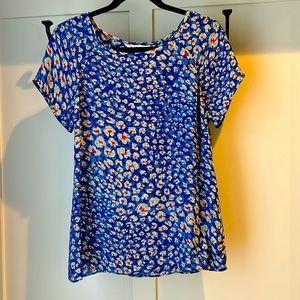 EUC Cabi blue floral crossover button back top